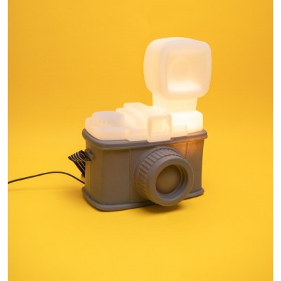 luminaria-camera-retro-usare-fundoamarelo_1